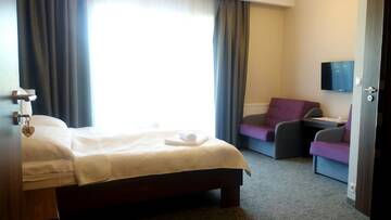 Фото номера Улучшенный двухместный номер с 1 кроватью Курортные отели Koszarka Venue &amp; SPA г. Грудек-над-Дунайцем 4