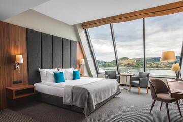 Фото номера Двухместный номер Делюкс с 1 кроватью Отель Heron Live Hotel Marina &amp; SPA г. Грудек-над-Дунайцем 2