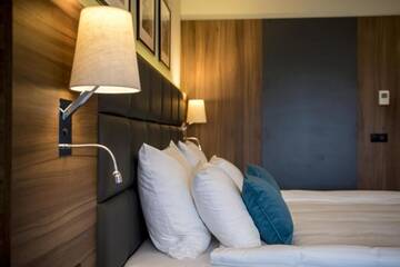 Фото номера Люкс с видом на озеро Отель Heron Live Hotel Marina &amp; SPA г. Грудек-над-Дунайцем 5