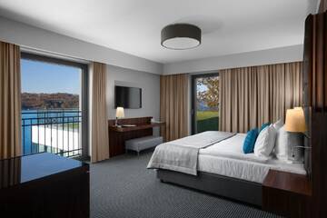 Фото номера Суперлюкс с видом на озеро Отель Heron Live Hotel Marina &amp; SPA г. Грудек-над-Дунайцем 3