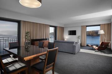Фото номера Суперлюкс с видом на озеро Отель Heron Live Hotel Marina &amp; SPA г. Грудек-над-Дунайцем 4
