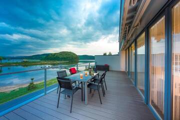 Фото номера Улучшенный люкс Комплексы для отдыха с коттеджами/бунгало Lemon Resort Spa г. Грудек-над-Дунайцем 3